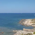 Sea-View Retreat 2
